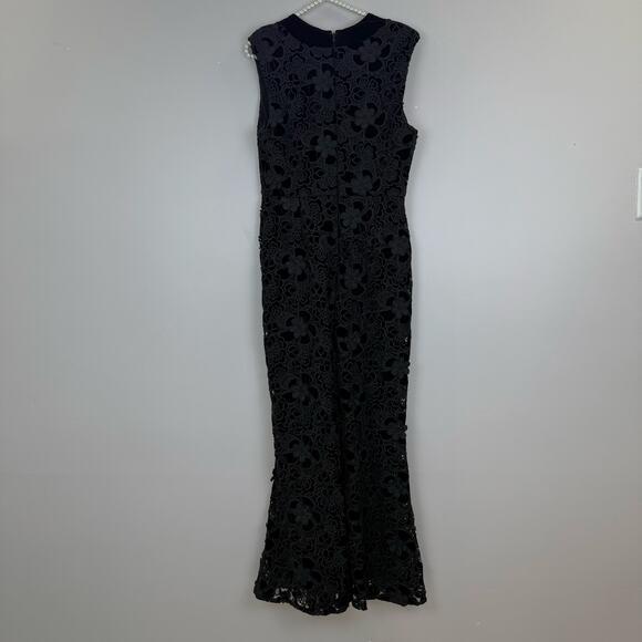 Badgley Mischka
Velvet Lace V-Neck Gown 💘 - Picture 8 of 10